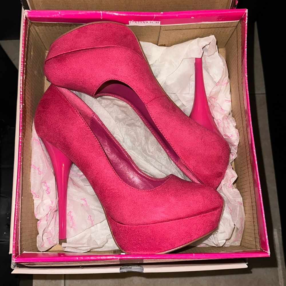 Qupid fuchsia pink suede heels